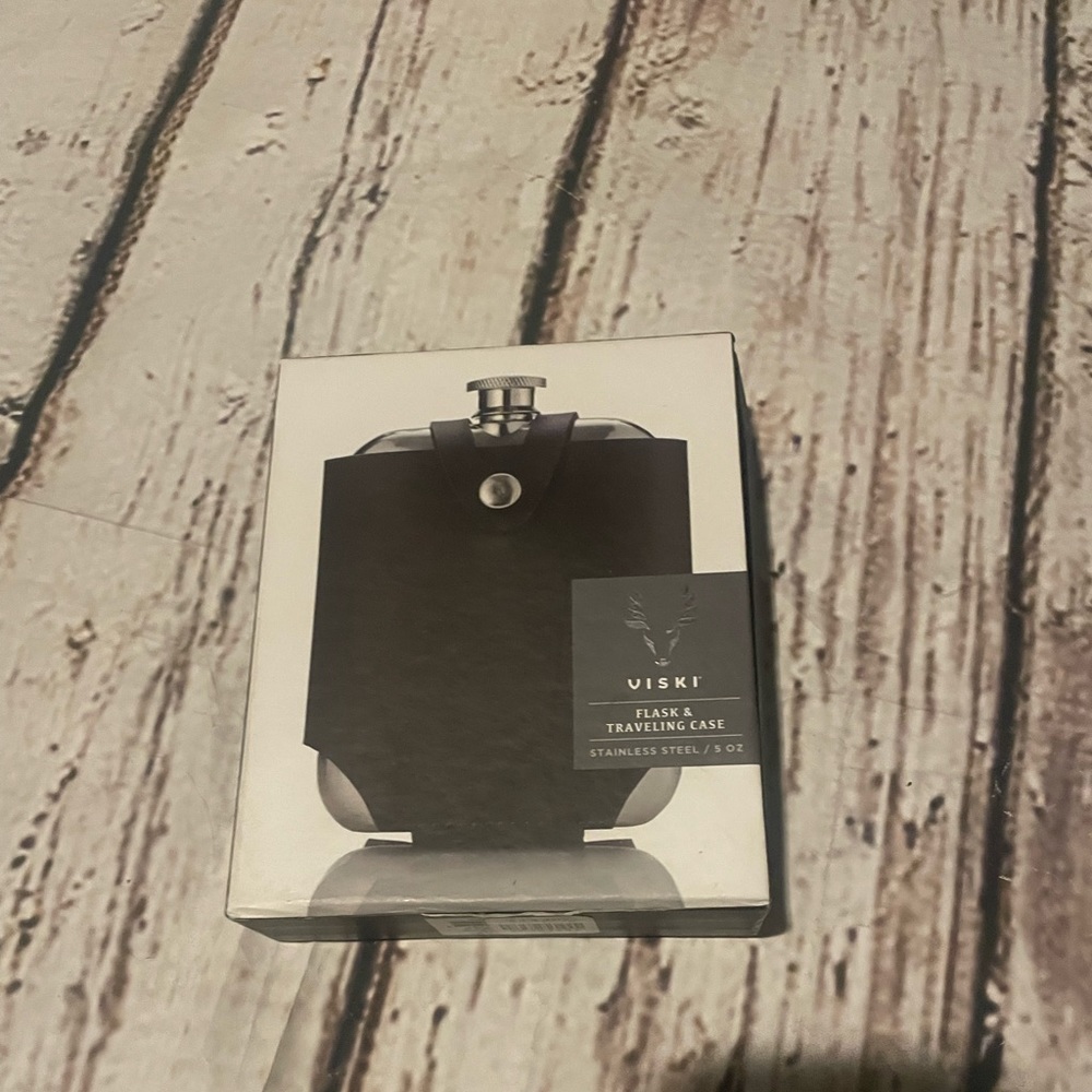 Viski Flask, NWT, unopened, with traveling case